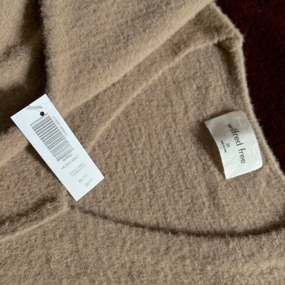 NWT Aritzia hush knit v-neck sweater - Picture 3 of 3